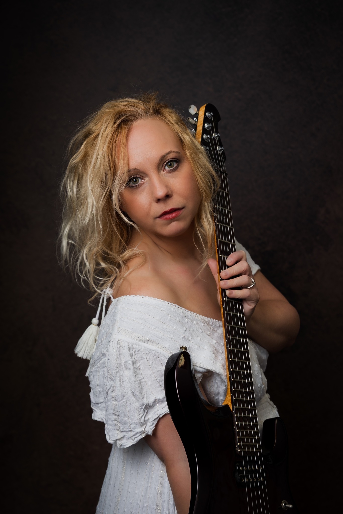 Chantel McGregor with guitar